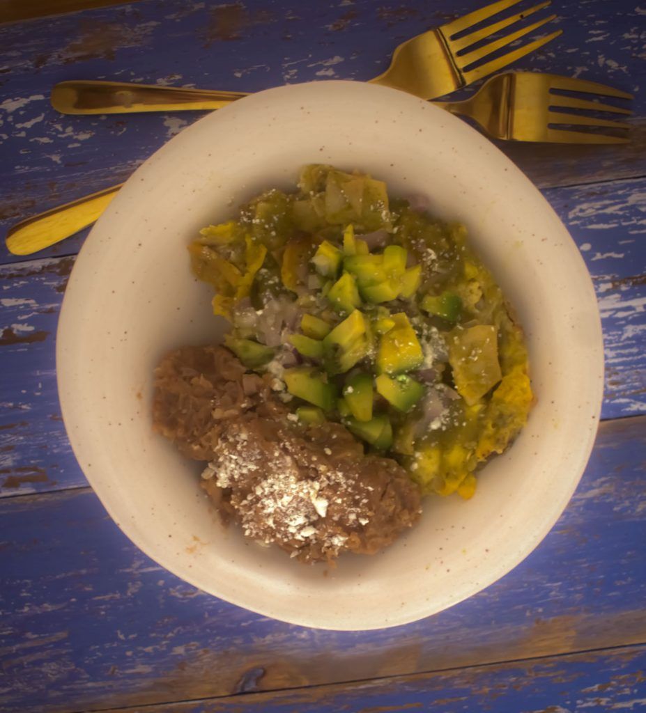 Migas con frijoles refritos