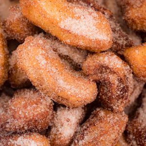 Churros con azúcar y canela