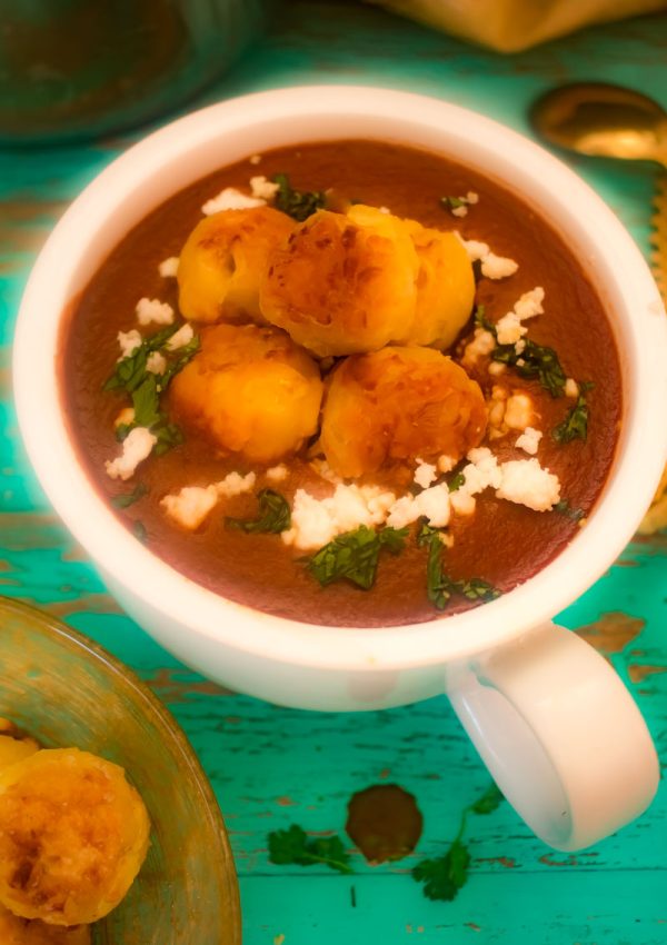 Sopa Tarasca con buñuelos de maíz y jalapeños